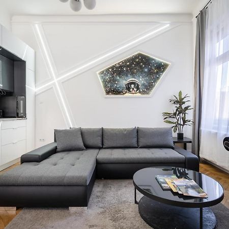 Galaxy Cube Apartment Будапеща Екстериор снимка