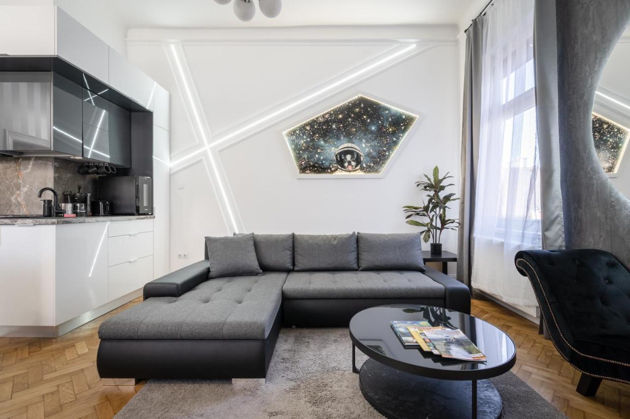 Galaxy Cube Apartment Будапеща Екстериор снимка
