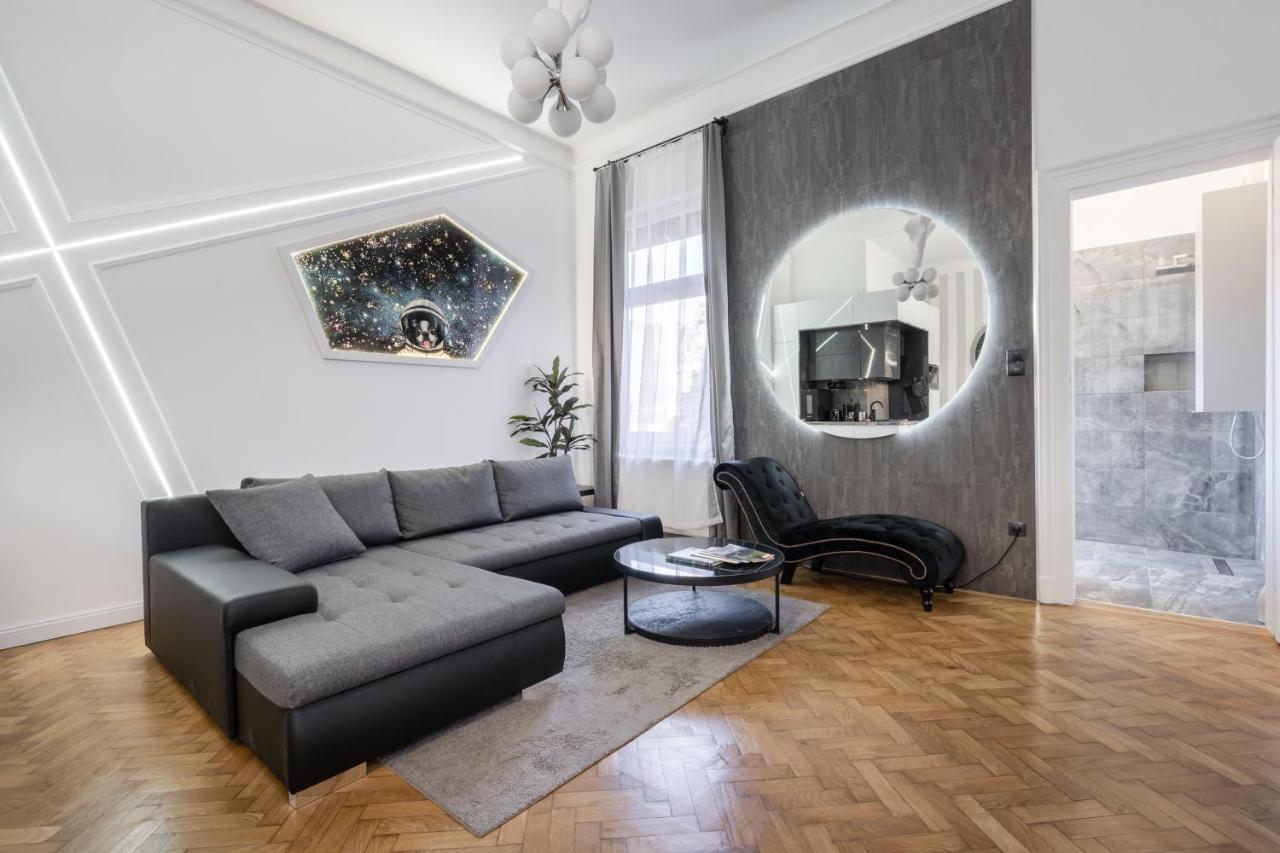Galaxy Cube Apartment Будапеща Екстериор снимка
