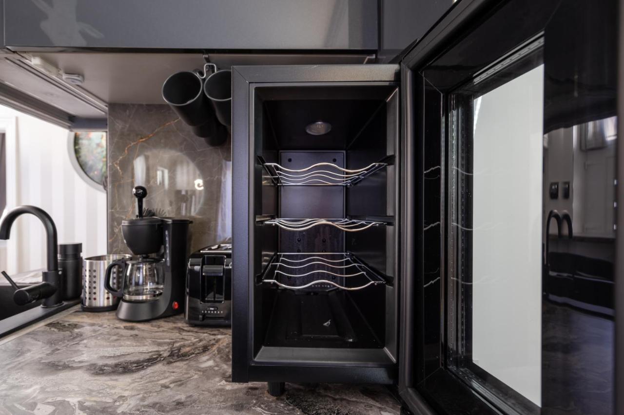 Galaxy Cube Apartment Будапеща Екстериор снимка