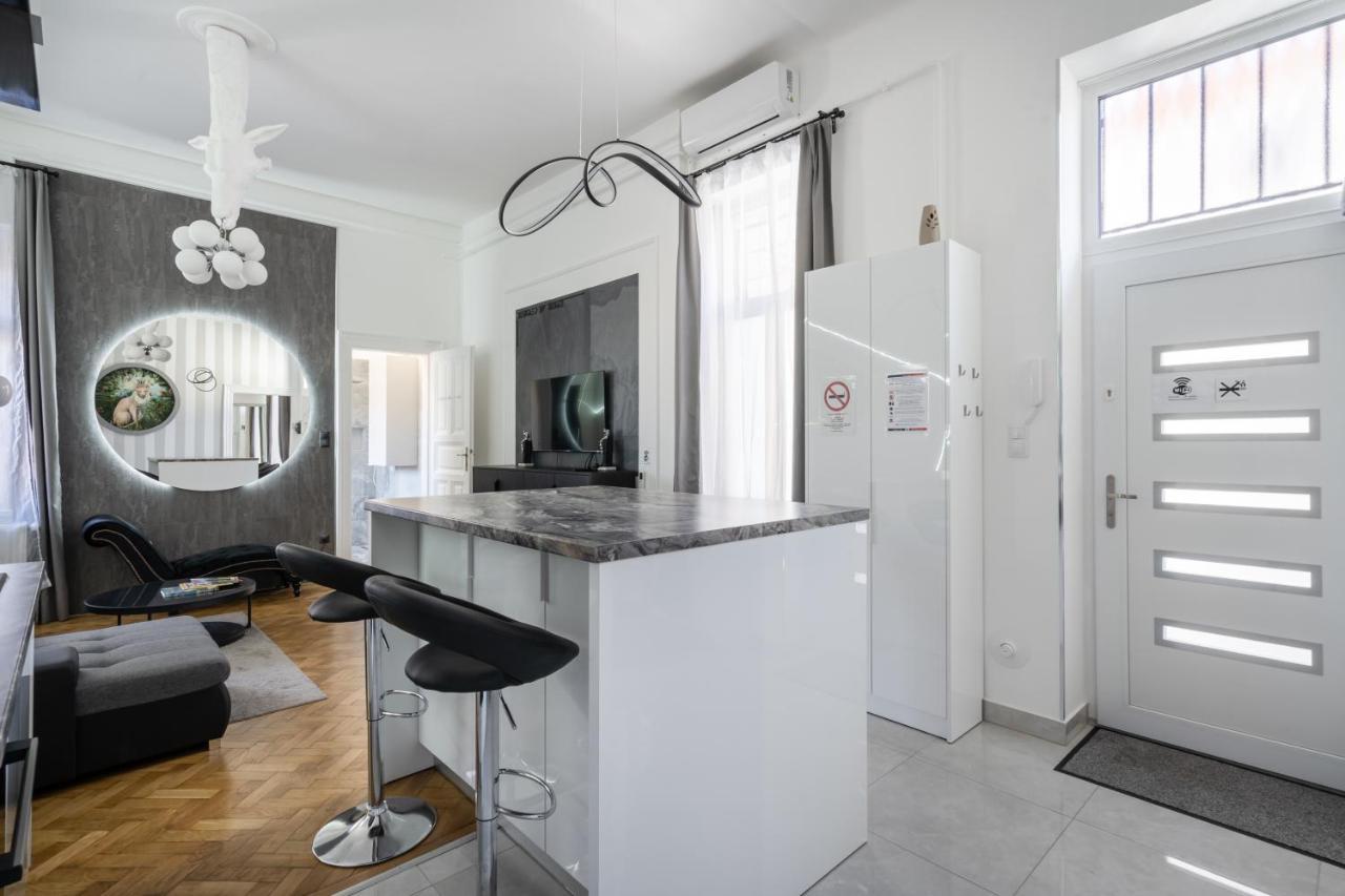 Galaxy Cube Apartment Будапеща Екстериор снимка